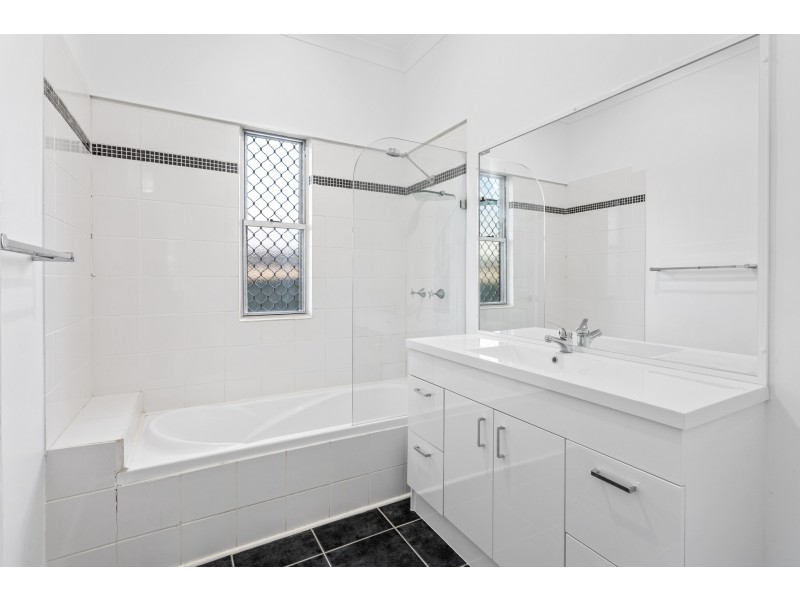 23 Doncaster Street, Newtown QLD 4350