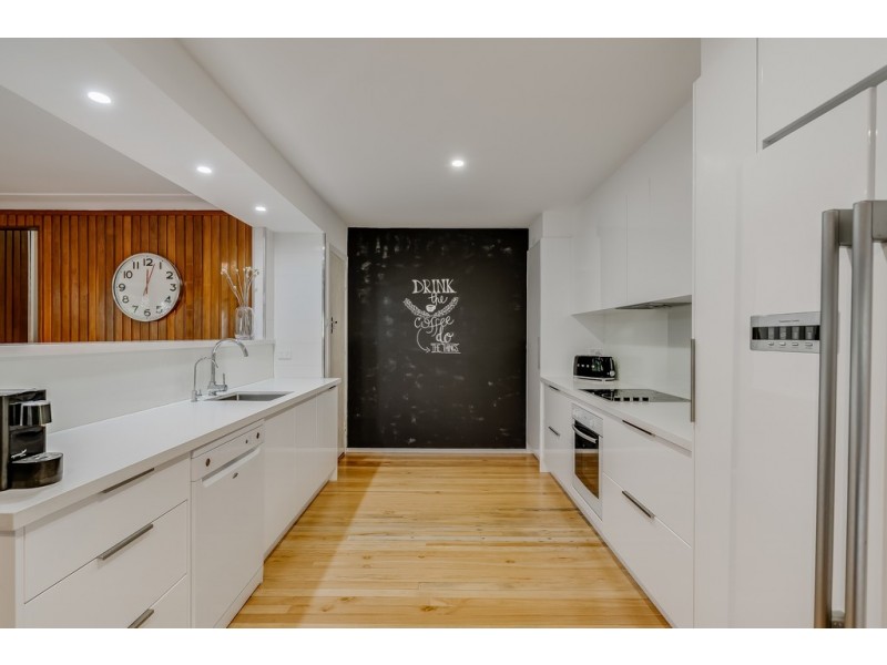 3 Peter Street, Mount Lofty QLD 4350
