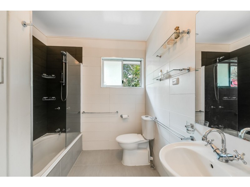 3 Peter Street, Mount Lofty QLD 4350