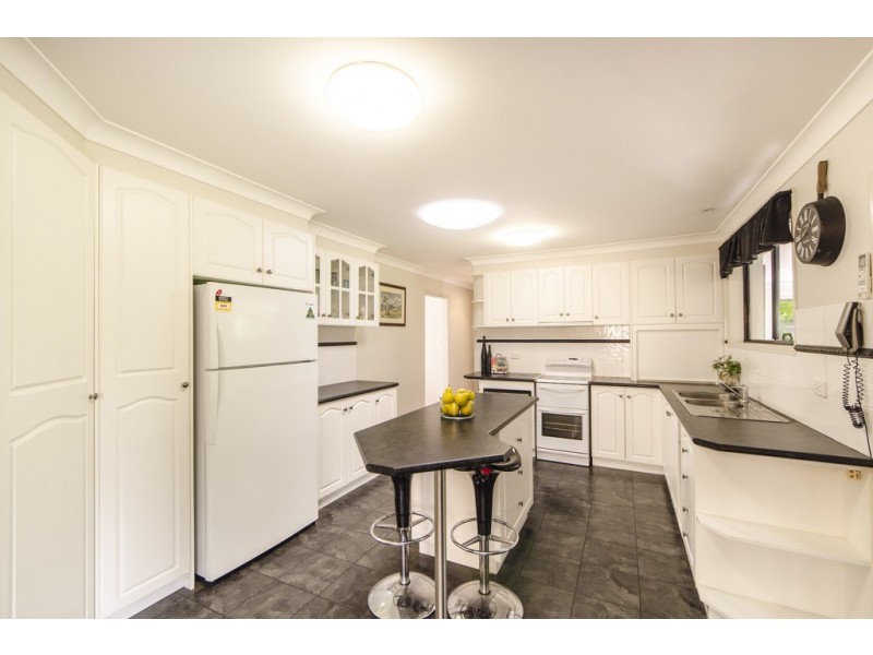 23 Barrymount Crescent, Mount Lofty QLD 4350