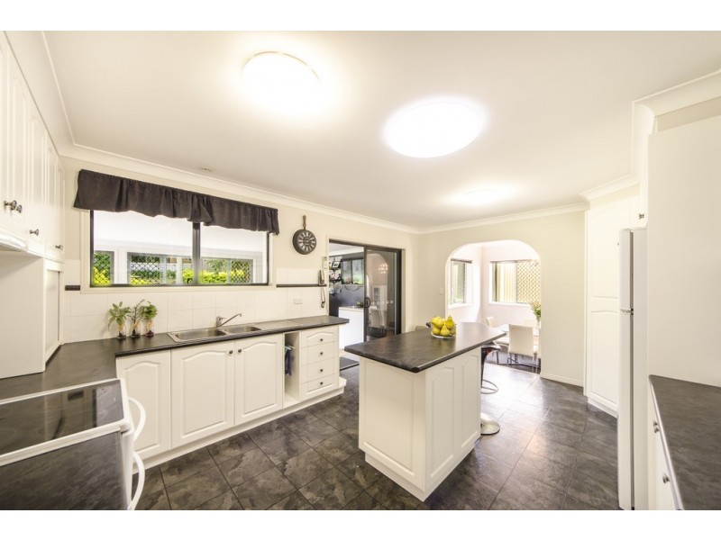 23 Barrymount Crescent, Mount Lofty QLD 4350