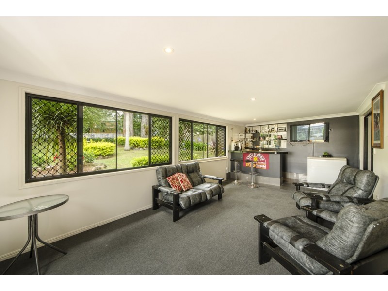 23 Barrymount Crescent, Mount Lofty QLD 4350