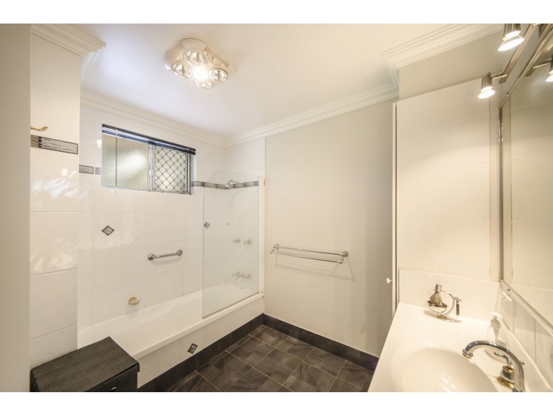 23 Barrymount Crescent, Mount Lofty QLD 4350