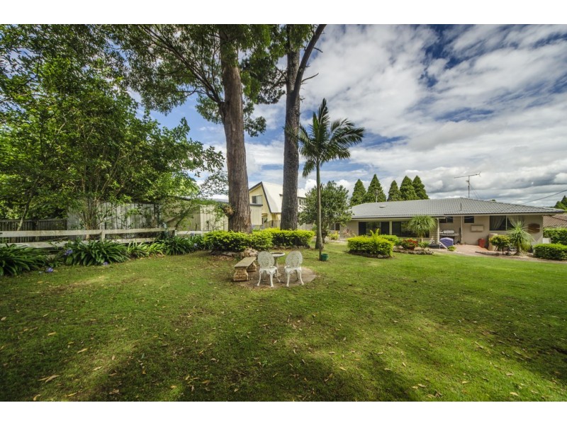 23 Barrymount Crescent, Mount Lofty QLD 4350
