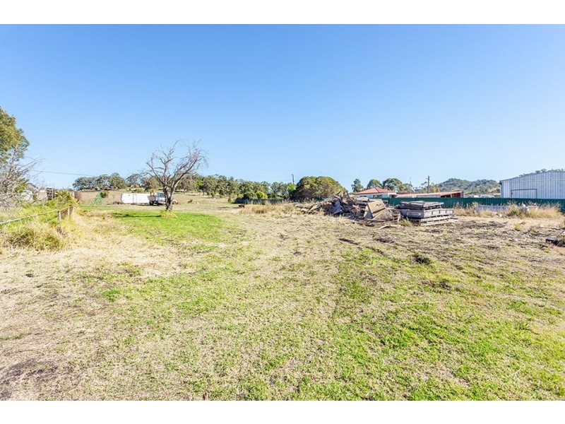 587 South Street, Glenvale QLD 4350