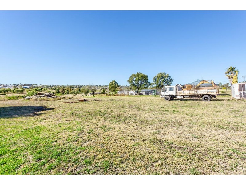 587 South Street, Glenvale QLD 4350