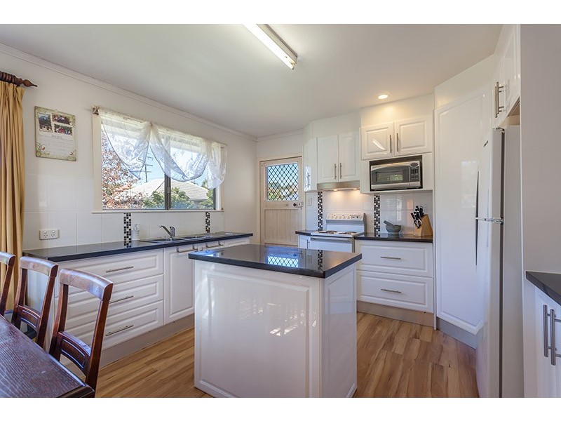 12 Elworthy Street, Harlaxton QLD 4350