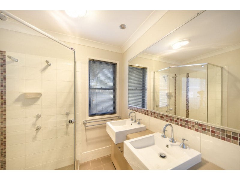 627 Hume Street, Kearneys Spring QLD 4350