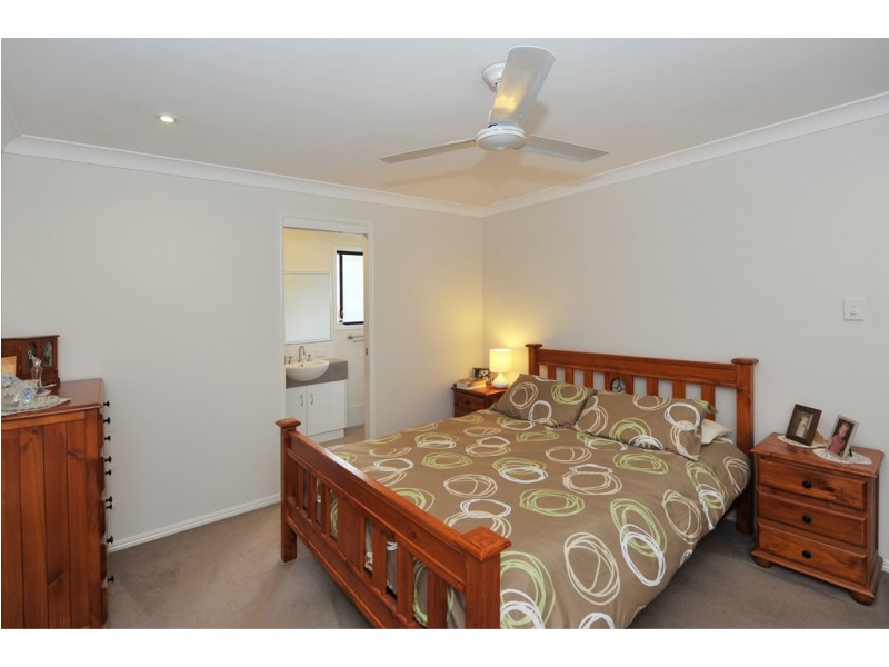 27 Wareena Crescent, Glenvale QLD 4350