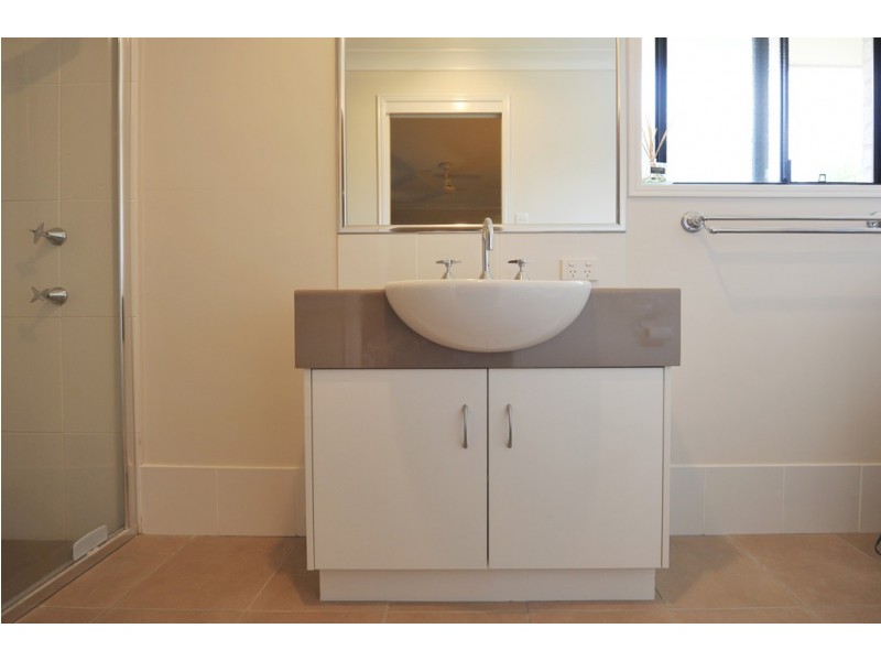 27 Wareena Crescent, Glenvale QLD 4350