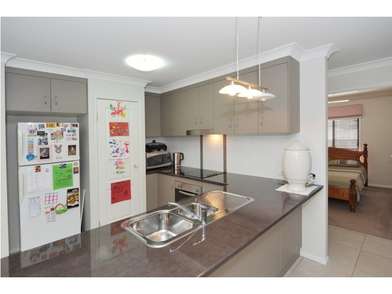 27 Wareena Crescent, Glenvale QLD 4350
