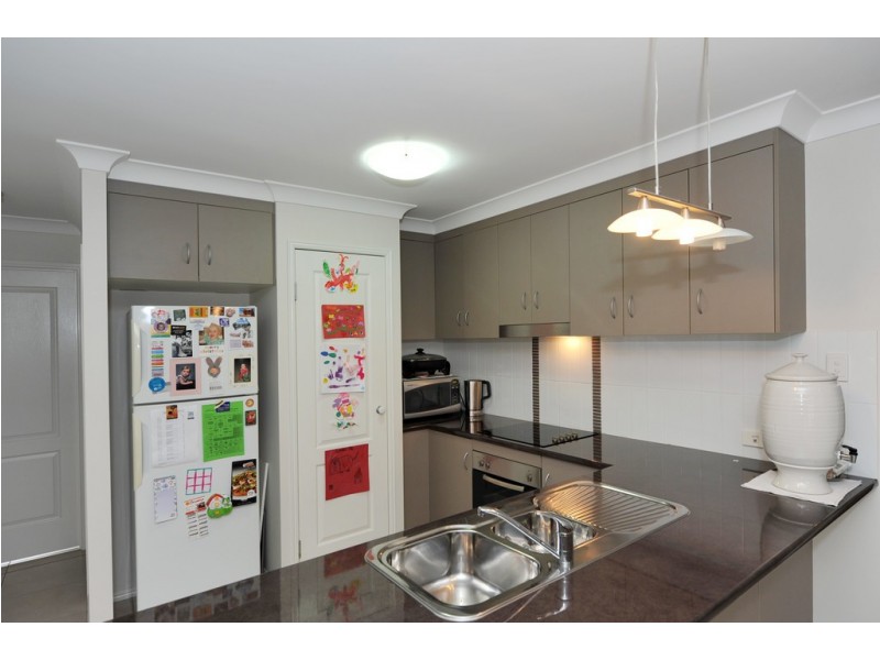 27 Wareena Crescent, Glenvale QLD 4350