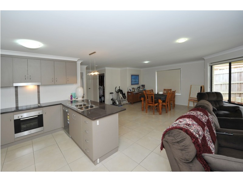 27 Wareena Crescent, Glenvale QLD 4350