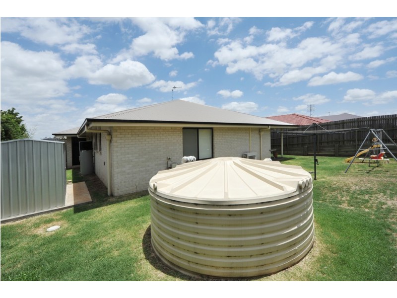 27 Wareena Crescent, Glenvale QLD 4350