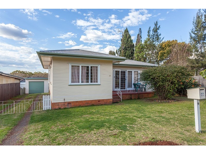 21 Dunne Street, Harristown QLD 4350