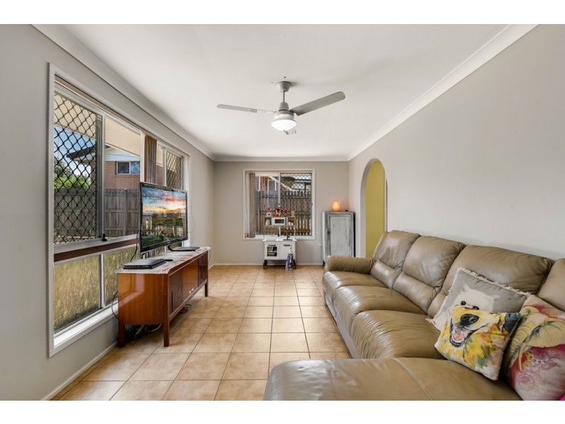28 Hinkler Crescent, Wilsonton QLD 4350