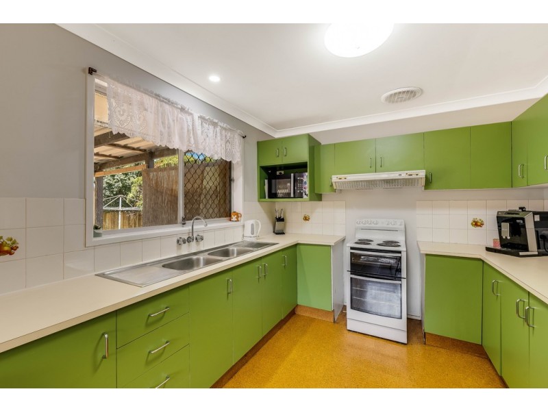 28 Hinkler Crescent, Wilsonton QLD 4350