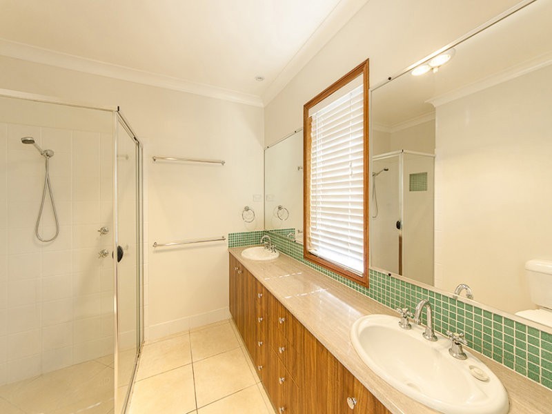 4 Kruiswijk Court, Middle Ridge QLD 4350