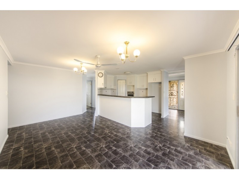 6 Chifley Court, Middle Ridge QLD 4350