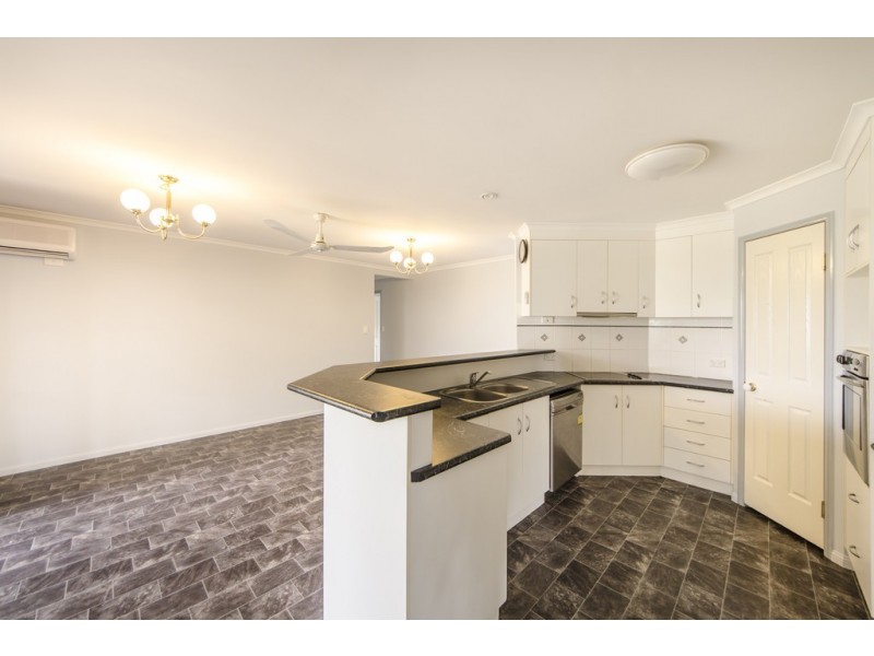 6 Chifley Court, Middle Ridge QLD 4350