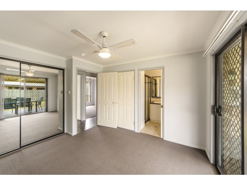 6 Chifley Court, Middle Ridge QLD 4350