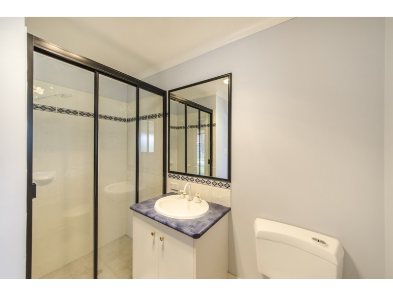 6 Chifley Court, Middle Ridge QLD 4350