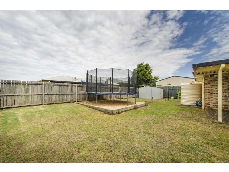 6 Chifley Court, Middle Ridge QLD 4350