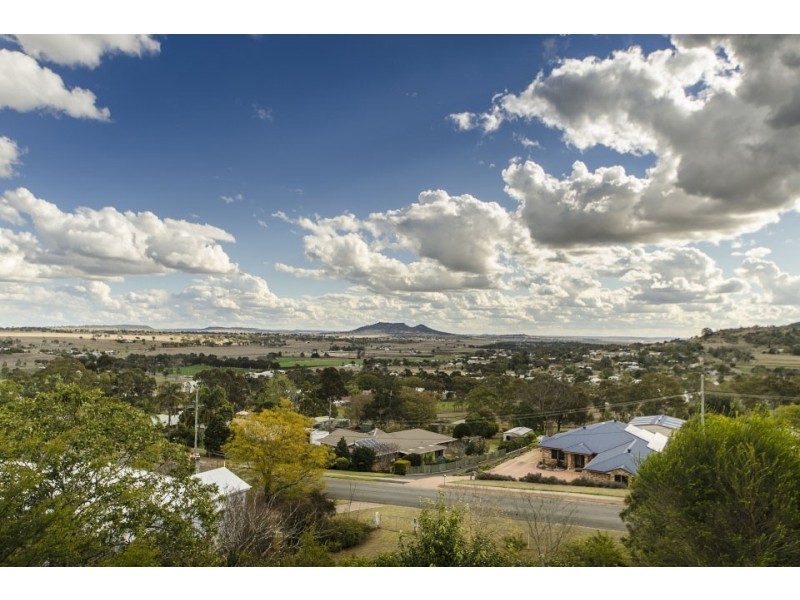 9 Scenic Court, Gowrie Junction QLD 4352
