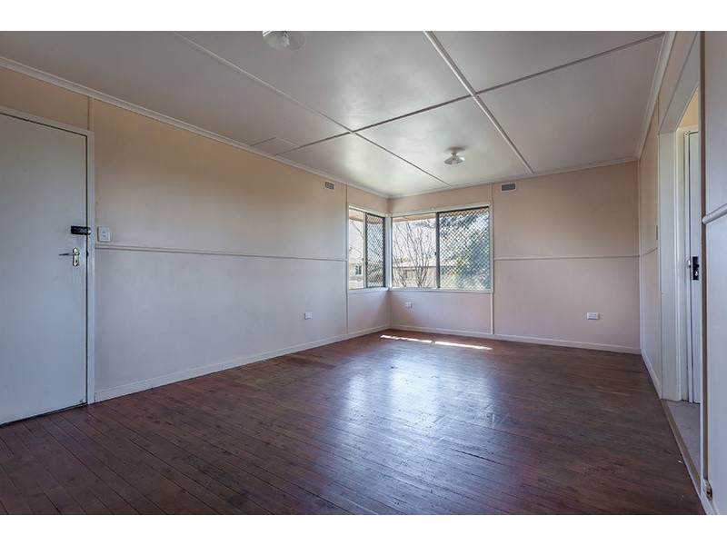 10 McMahon Crescent, Newtown QLD 4350