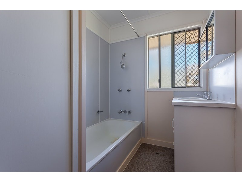 10 McMahon Crescent, Newtown QLD 4350