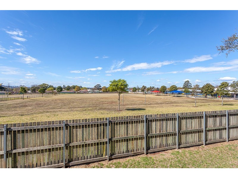 10 McMahon Crescent, Newtown QLD 4350