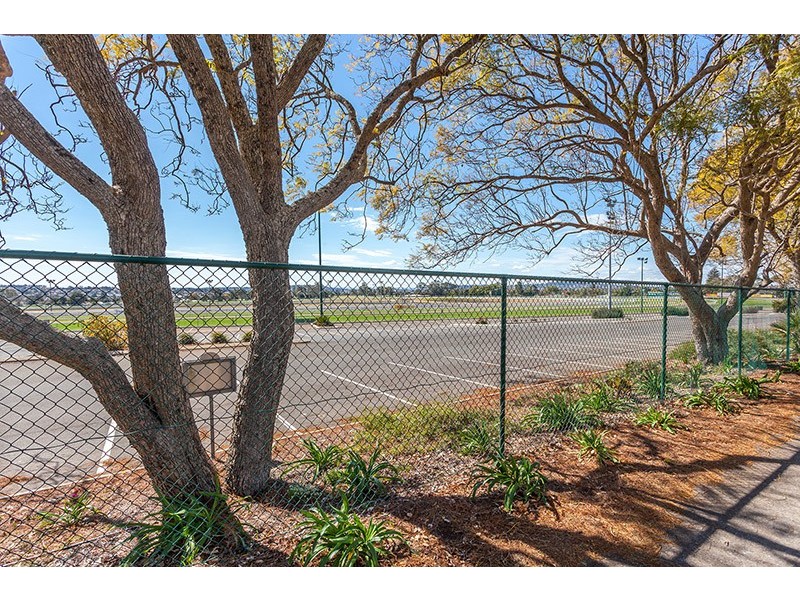 10 McMahon Crescent, Newtown QLD 4350