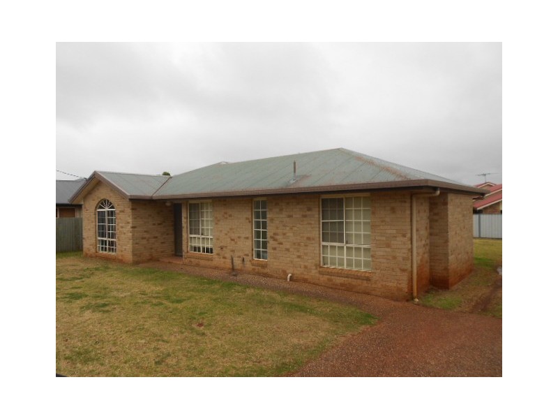 434 West street, Kearneys Spring QLD 4350