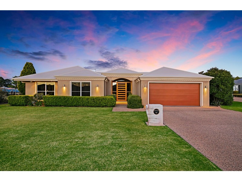 17 Bridget Court, Middle Ridge QLD 4350