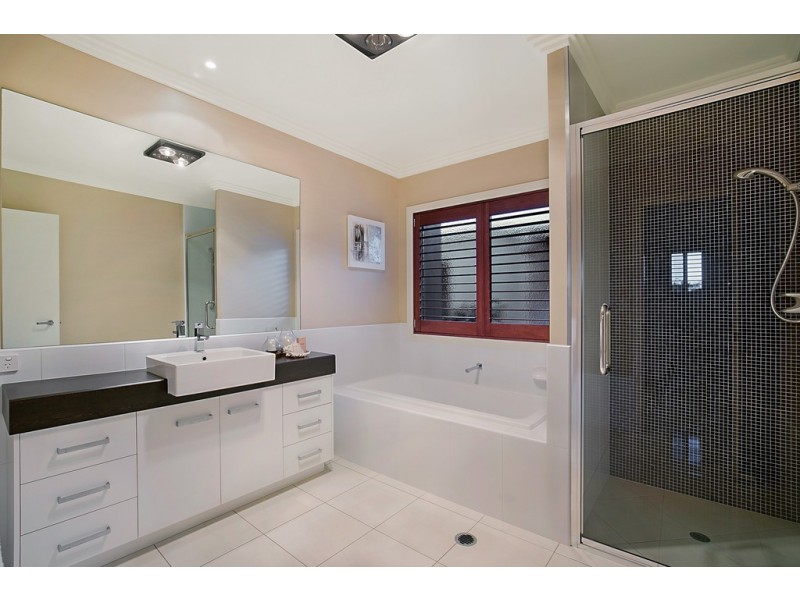 17 Bridget Court, Middle Ridge QLD 4350