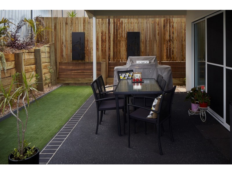 Unit 2/33 Horrocks Crescent, Kearneys Spring QLD 4350