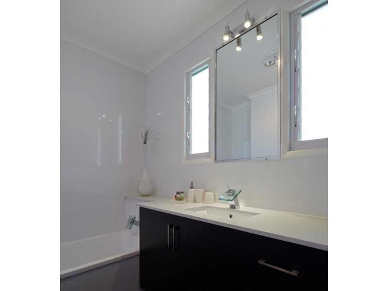 Unit 2/33 Horrocks Crescent, Kearneys Spring QLD 4350