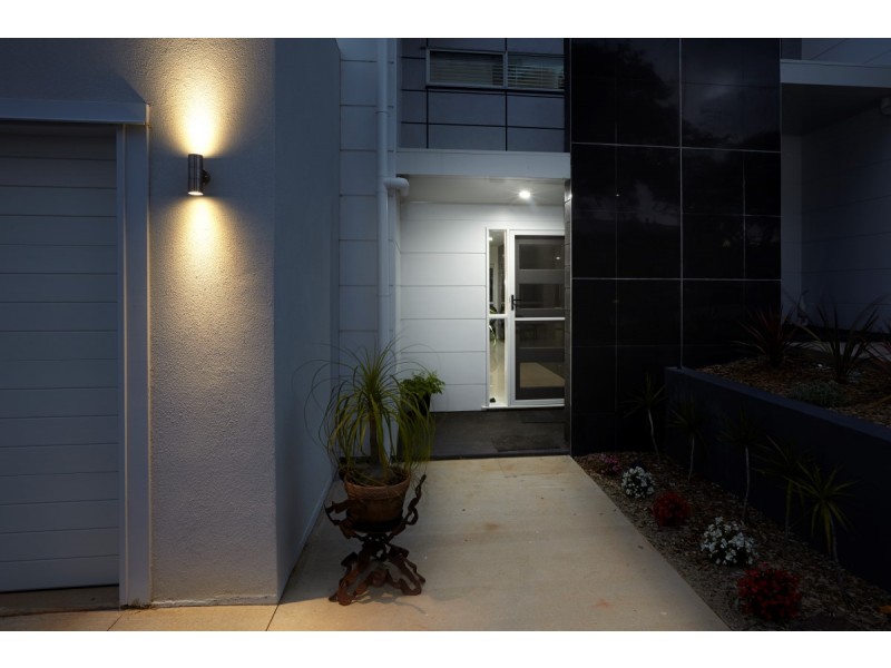 Unit 2/33 Horrocks Crescent, Kearneys Spring QLD 4350