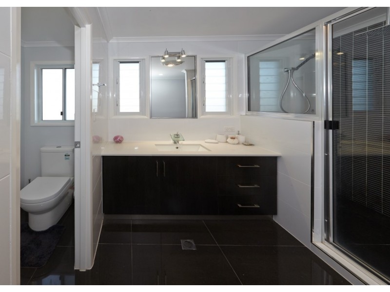 Unit 2/33 Horrocks Crescent, Kearneys Spring QLD 4350