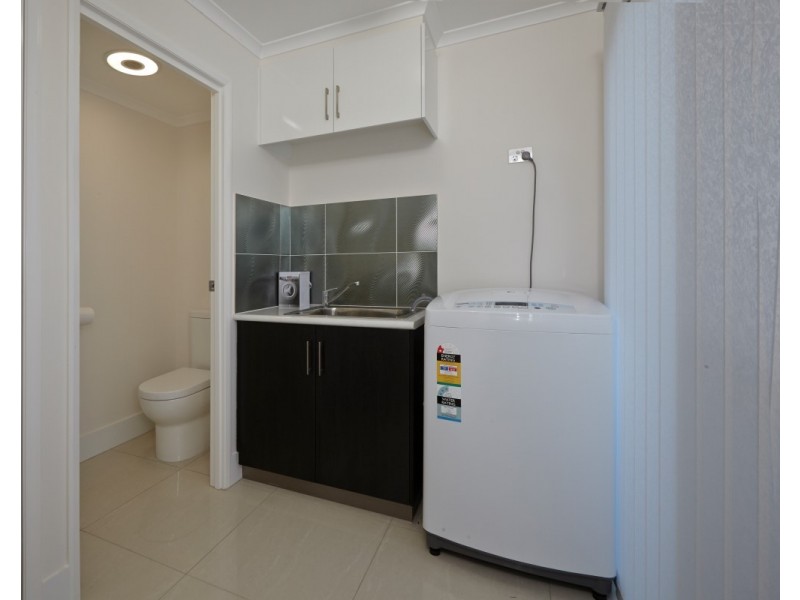 Unit 2/33 Horrocks Crescent, Kearneys Spring QLD 4350