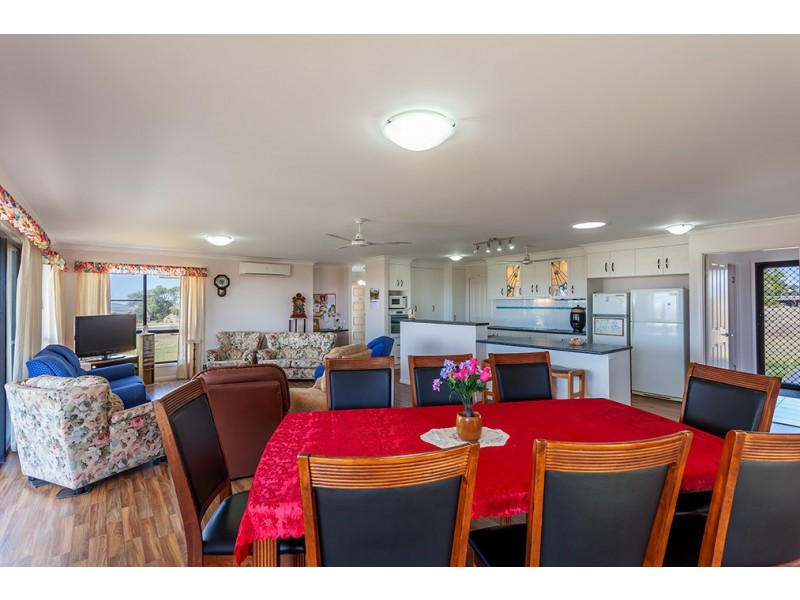 42 Hilltop Drive, Gowrie Junction QLD 4352