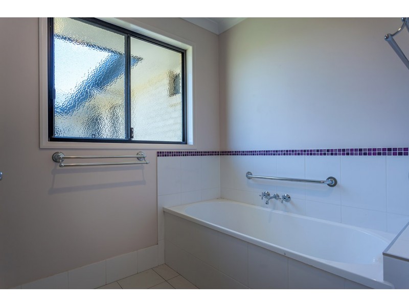 42 Hilltop Drive, Gowrie Junction QLD 4352