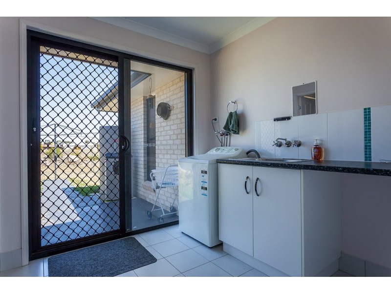 42 Hilltop Drive, Gowrie Junction QLD 4352