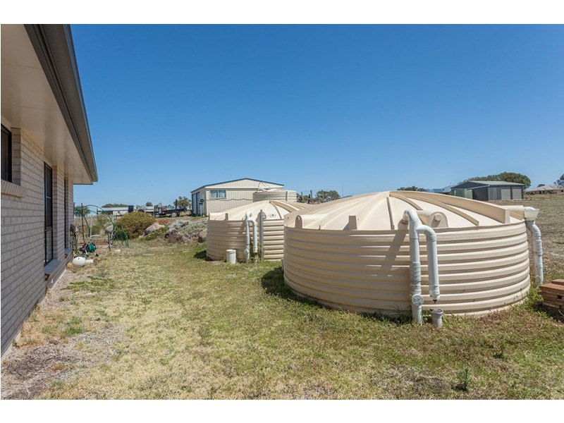 42 Hilltop Drive, Gowrie Junction QLD 4352