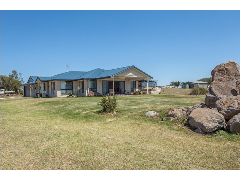 42 Hilltop Drive, Gowrie Junction QLD 4352