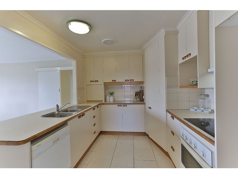 16 Catto Street, Centenary Heights QLD 4350