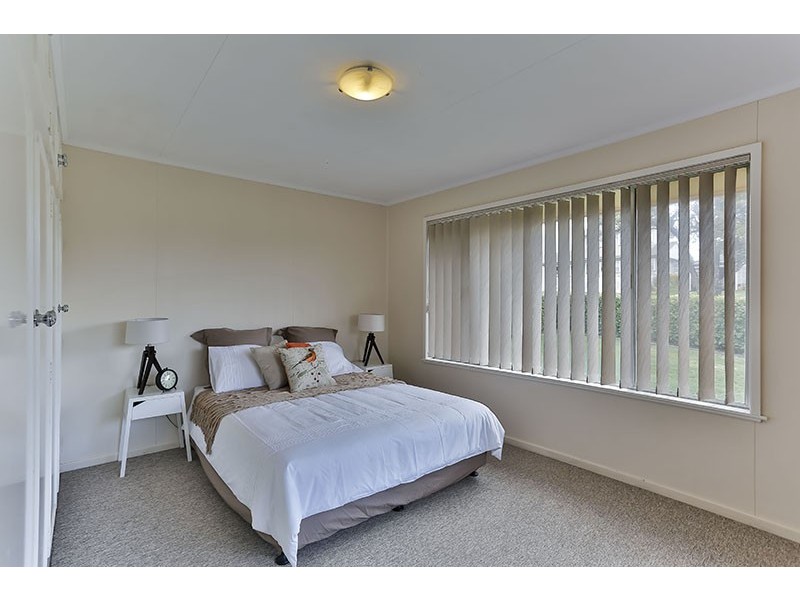 16 Catto Street, Centenary Heights QLD 4350