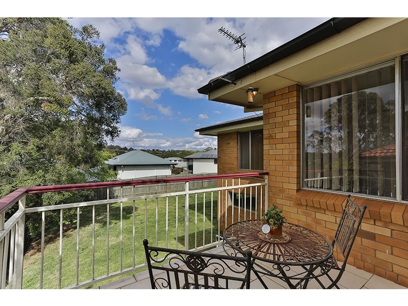 16 Catto Street, Centenary Heights QLD 4350