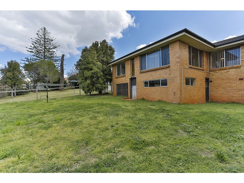 16 Catto Street, Centenary Heights QLD 4350