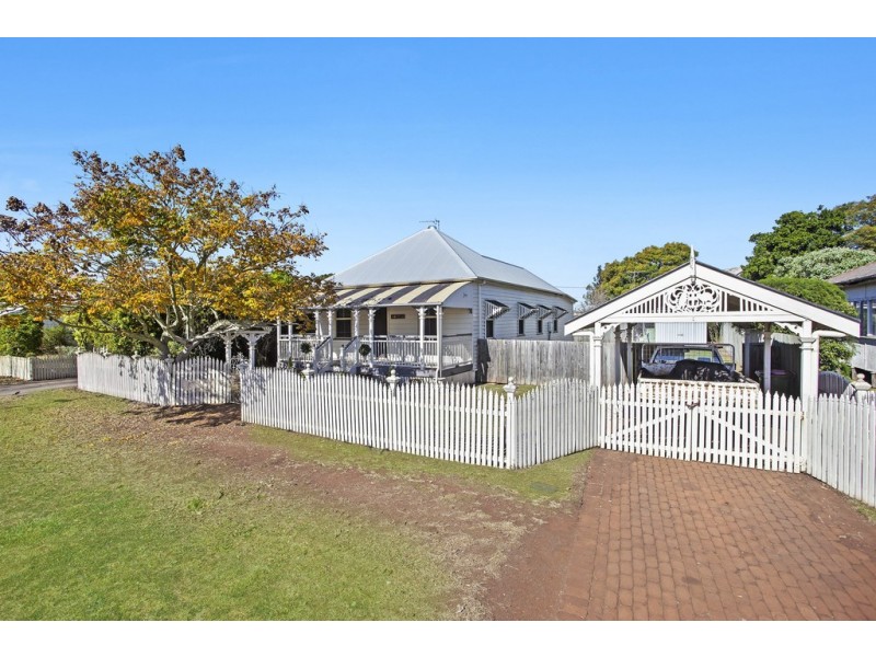 10 Albert Street, Newtown QLD 4350